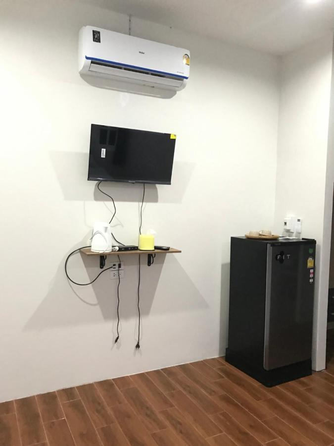 บ้านพักดีมีทรัพย์ Baan Pakdee Meesub Uthai Thani Exterior photo