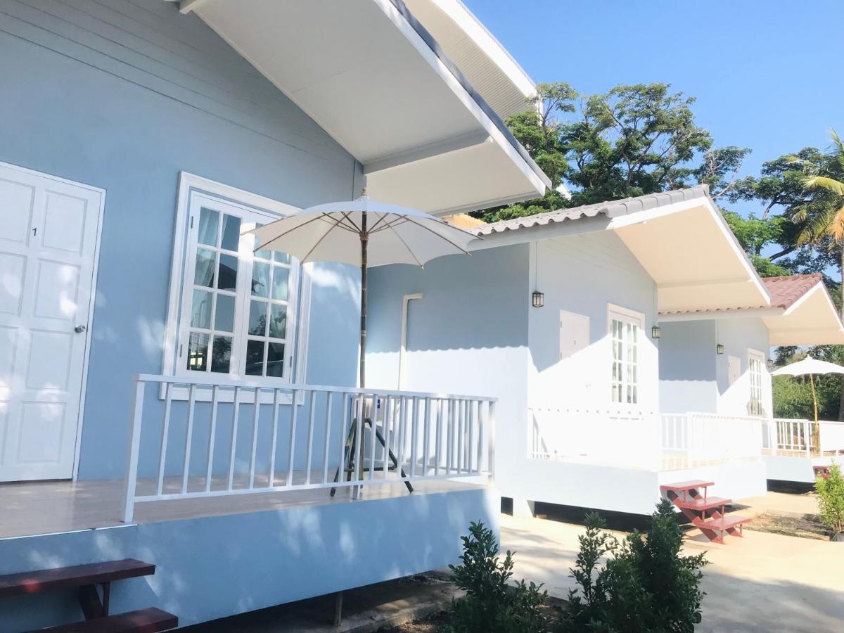บ้านพักดีมีทรัพย์ Baan Pakdee Meesub Uthai Thani Exterior photo