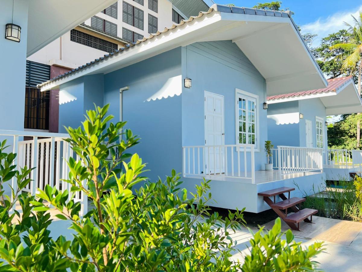 บ้านพักดีมีทรัพย์ Baan Pakdee Meesub Uthai Thani Exterior photo