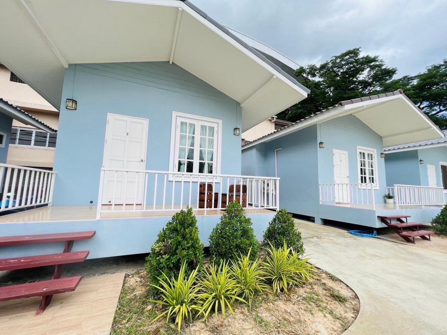 บ้านพักดีมีทรัพย์ Baan Pakdee Meesub Uthai Thani Exterior photo