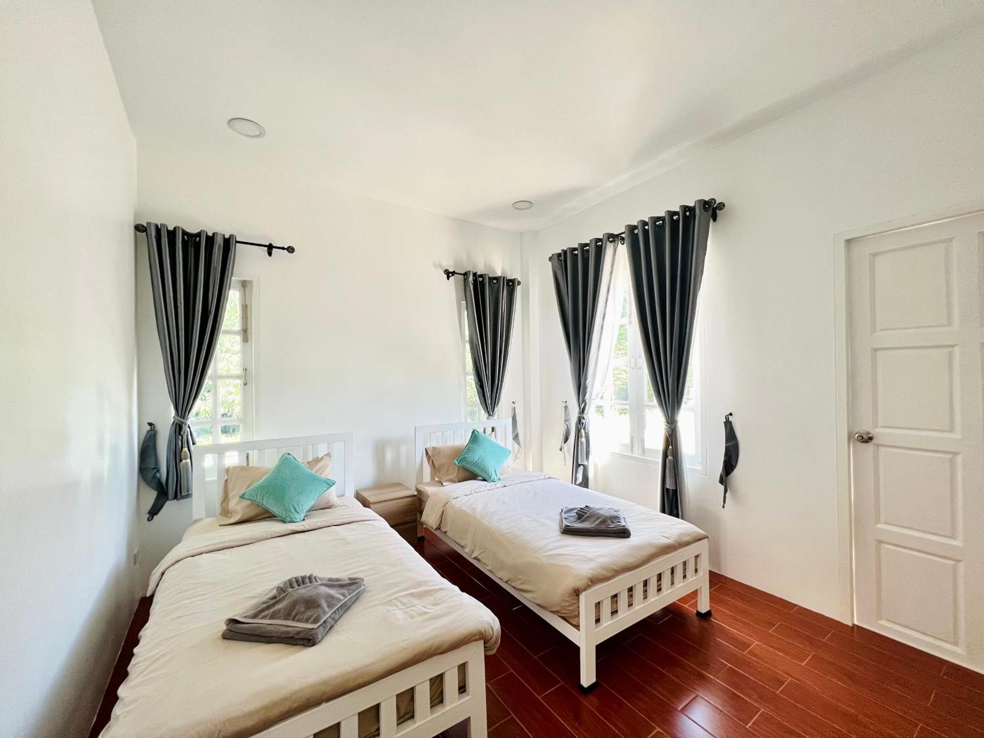 บ้านพักดีมีทรัพย์ Baan Pakdee Meesub Uthai Thani Exterior photo